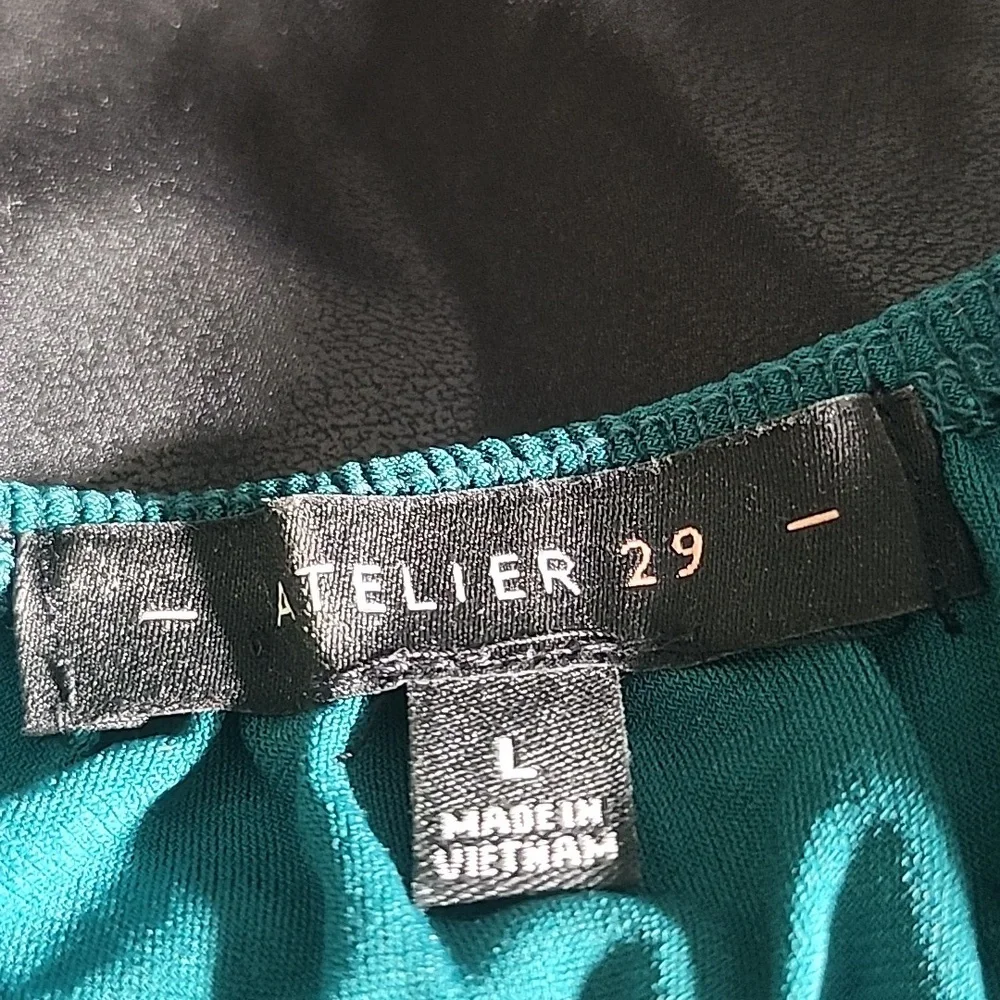 Atelier 29 green 3/4 sleeve top - Picture 3 of 5